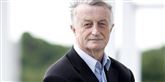 <span style='font-family: Arial; font-size: 15px; color: White;'>Lars Kristinus Larsen, stifteren af Jysk, tidligere Jysk Sengetøjslager. Manden med det gode tilbud har en personlig formue på 18 milliarder kroner. Danmarks tredjerigeste.</span> <span style='font-family: Arial; font-weight: normal; font-size: 15px; color: #999999;'>Foto: JYSK</span>