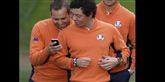<span style='font-family: Arial; font-size: 15px; color: White;'>Sergio Garcia og Rory står ganske tæt for at se noget meget spændende på telefonen.  Det er tydeligt, at de to verdensklassespillere nyder hinandens selskab. Her er de knipset til den store fotosession inden turneringens start.</span> <span style='font-family: Arial; font-weight: normal; font-size: 15px; color: #999999;'>Foto: AP/David J. Philip / POLFOTO</span>