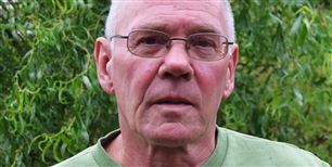 "Det er ikke i orden, at systemet tryner folk på den måde. Det er klart, at folk kigger ned i gulvet, når der er problemer med sikkerheden. De risikerer deres karriere, hvis de begynder at råbe op," siger kaj Tullberg, der er tidligere sikkerhedsrepræsentant i Københavns Brandvæsen.