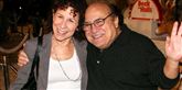<span style='font-family: Arial; font-size: 15px; color: White;'>10. Danny DeVito og Rhea Pearlman mødte hinanden i 1970 og blev gift i 1982, men nu melder parret ud, at de er blevet separeret. Parret mødtes, da Rhea Pearlman så Danny DeVito i off-Broadway-stykket The Shrinking Bride, hvor han spillede med.  Rhea Pearlman er mest kendt for sin rolle som Carla i Sams Bar (Cheers).</span> <span style='font-family: Arial; font-weight: normal; font-size: 15px; color: #999999;'>Foto: Colourbox</span>