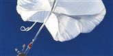 <span style='font-family: Arial; font-size: 15px; color: White;'>Østrigeren blev sendt ud i rummet i en kapsel, der var spændt fast til en heliumsballon.</span> <span style='font-family: Arial; font-weight: normal; font-size: 15px; color: #999999;'>Foto: AP Photo/Ross D. Franklin / POLFOTO</span>
