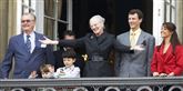 <span style='font-family: Arial; font-size: 15px; color: White;'>Mon ikke Dronning Margrethe og prins Henrik også er med til at fejre deres barnebarns syv års fødselsdag? Det er tydeligt at se, at de holder meget af deres i alt otte børnebørn.</span> <span style='font-family: Arial; font-weight: normal; font-size: 15px; color: #999999;'>Foto: Jens Dige  / POLFOTO</span>