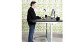 <span style='font-family: Arial; font-size: 15px; color: White;'>Mange arbejdspladser har et hæve-sænkebord, men hvor tit bruger du det egentligt? Prøv at arbejde stående flere gange i løbet af arbejdsdagen - det brænder flere kalorier.</span> <span style='font-family: Arial; font-weight: normal; font-size: 15px; color: #999999;'>Foto: Colourbox</span>
