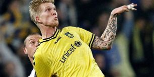 Den enlige frontangriber for Brøndby, Simon Makienok, lignede i store dele af kampen Bambi på glatis.