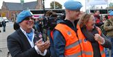 <span style='font-family: Arial; font-size: 15px; color: White;'>Selvom krigstraumer er et alvorligt emne, var der mange glade ansigter blandt demonstranterne. Det kan skyldes, at beskæftigelsesminister Mette Frederiksen (S) fra morgenstunden lovede at hjælpe veteranerne via en ny udredning. Forskere skal finde ud af, hvorvidt der er hold i den forhadte seks-måneders-regel eller ej.</span> <span style='font-family: Arial; font-weight: normal; font-size: 15px; color: #999999;'>Foto: Rikke Dyrberg</span>