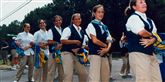 <span style='font-family: Arial; font-size: 15px; color: White;'>Tilbage i 1994 kom de to ældre herrer i Los del Rio til at hitte voldsomt med sangen Macarena. Dansen af samme navn blev ultra populær på alverdens dansegulve.</span> <span style='font-family: Arial; font-weight: normal; font-size: 15px; color: #999999;'>Foto: Wikimedia Commons</span>