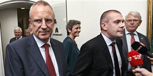 Arbejdsgivernes direktør Jørgen Neergaard Larsen i selskab med finansminister Bjarne Corydon (S) tidligere i dag.