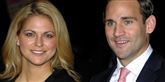 <span style='font-family: Arial; font-size: 15px; color: White;'>Men det er ikke første gang, at prinsessen bliver forlovet. Hun har tidligere været kæreste med advokaten Jonas Bergström, som hun var sammen med i syv år, inden parret blev forlovet i 2009.</span> <span style='font-family: Arial; font-weight: normal; font-size: 15px; color: #999999;'>Foto: Pontus Lundahl/AP/POLFOTO/arkiv / POLFOTO</span>