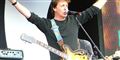 Beatles-ikon spiller sammen med rockere