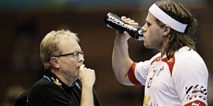 - Jeg kom lidt sent i seng. Jeg kunne ikke rigtigt sove, men så var det fint, at jeg kunne ligge og se basket. Mit hold spillede i nat.