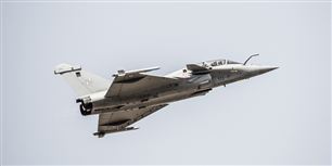 126 Franske Rafale kampfly skulle til Indien, men nu er der kommet en skandale på tværs
