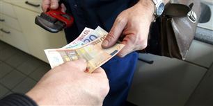 Det bliver rigtig, rigtig dyrt for ægtepar, at de i 2008 besluttede at få bygget et hus for sorte penge. Det har kostet både penge og konens job.