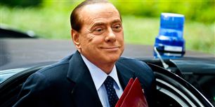 Italiens tidligere premierminister, Silvio Berlusconi, er idømt ét års fængsel for at lække politiaflytninger. Dagen før blev han frikendt for skatteunddragelse.