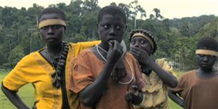 Jarawa-folk er en yndet turistseværdighed på indisk øgruppe.
