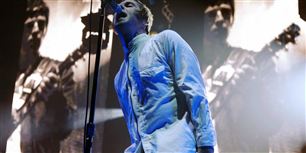 - Vi har smidt Liam Gallagher ud to gange i dag. Han spurgte, om det var, fordi han var en rockstjerne. Vi sagde nej, bare et beruset skvat.