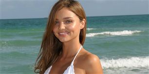 Miranda Kerr, der er gift med skuespilleren Orlando Bloom, er blevet kvæstet i en bilulykke.