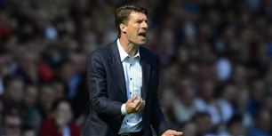 Det må være svært for Michael Laudrup at komme i dårligt humør for tiden. Hans indsats i Swansea roses til højre og venstre.