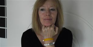 57-årige Karin Nelausen synes, bogen er et rigtigt godt alternativ til andre jobsøgningsbøger. "Et rigtigt godt initiativ. Som jobjæger fandt jeg den brugbar og opmuntrende," skriver den den arbejdsløse billedkunstner, der før har arbejdet med regnskab og kontor.