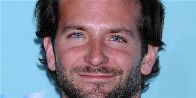 38-årig skuespiller: Jeg bor sammen med mor