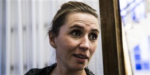 ”Jeg er selv blevet forbavset over, at der ikke føres tilsyn, når branden pågår. Alt andet lige så ved 
alle, at det er farligt at slukke en brand. Ikke mindst på grund af alle
 de ting, der futter af i et moderne samfund. I mine øjne er det sund 
fornuft, at Arbejdstilsynet også er derude, hvor det faktisk sker,” siger
 beskæftigelsesministeren, der ændrer praksis.