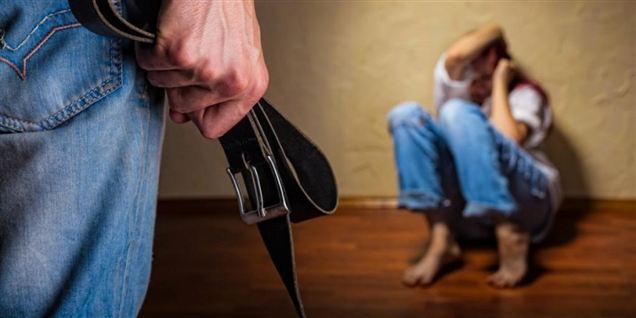 Mor og datter tæsket og voldtaget i otte år