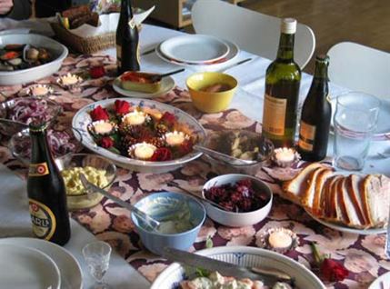 Unge tjekker regler før julefrokosten