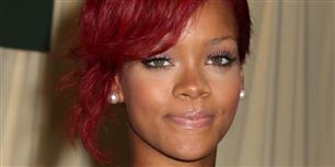 Rihanna har efter bruddet med Chris Brown set stadig mere slidt ud, og det bekymrer sangerindens far, Ronald Fenty.