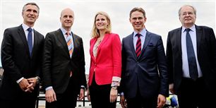 Helle Thorning-Schmidt ses her til nordisk topmøde tidligere på måneden. Fra venstre af ses de nordiske statsministre Jens Stoltenberg, Norge, Fredrik Reinfeldt, Sverige, Jyrki Katainen, Finland, og endelig Gunnar Gunnarsson, Islands ambassadør i Sverige.