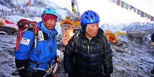 Miura er en erfaren eventyrer. Han besteg Mount Everest første gang i 2003 og igen fem år senere.