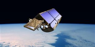 Kollisionen skete omkring 1500 kilometer over Madagaskars kyst, og den 1,2 kilo tunge satellit skulle fortsat befinde i kredsløb rundt om jorden.