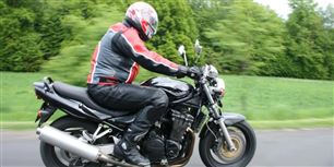 Kroppen får sværere ved at overleve store traumer med alderen. Derfor overlever unge oftest trafikulykker på motorcykel. (Arkivfoto)