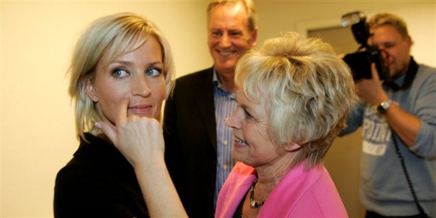 Mens far er fyret tjener datteren styrtende