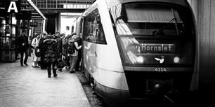 Anmeldelsen gik på op til 40-50 mennesker, som var i slagsmål på Aarhus Banegård.