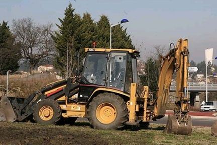 Treårig køber gravmaskine på nettet