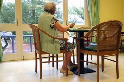 Ældre på plejehjem bliver ensomme