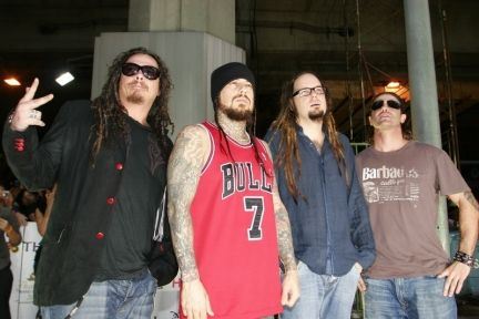 Korn-forsanger får solokontrakt
