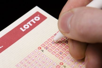 Enlig mor vinder 10 millioner i Lotto