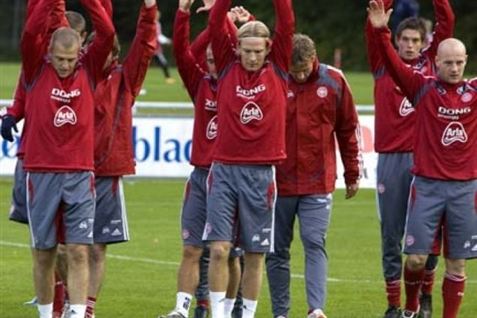 DBU tager alvorlig snak med Simon Kjær