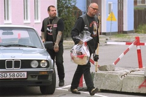 HA-rockeren Blondie skudt i benet