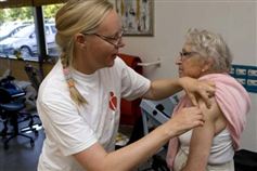 Sårbare danskere får netop den vaccine, som Schweiz skåner gravide, børn og ældre for.