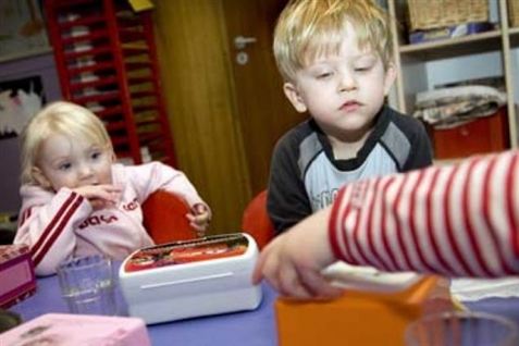 Besparelser på daginstitutioner udsat