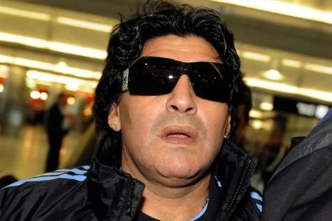 Karantænedømt Maradona hylder Messi