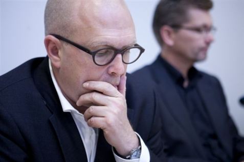 Bondam bliver på posten