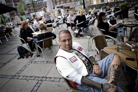 Rocker og stripper splejset sammen
