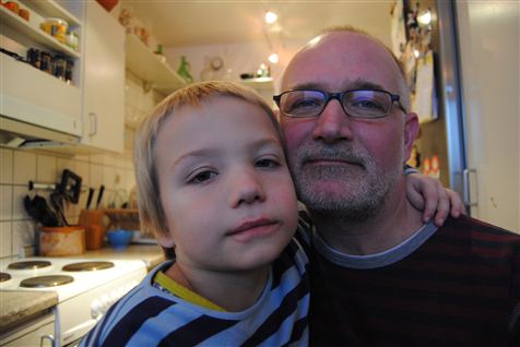 Erik skal arbejde, selvom han kan blive lam