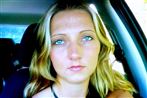 Karen Larsen har søgt om fleksjob eller førtidspension efter en alvorlig bilulykke. Men kommunen siger nej, fordi den kommunale lægekonsulent - stik imod en række speciallægers vurdering - stempler hende som psykisk syg.