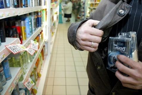 Butikkerne vil lægge video af tyveknægte i database. Men må ikke.