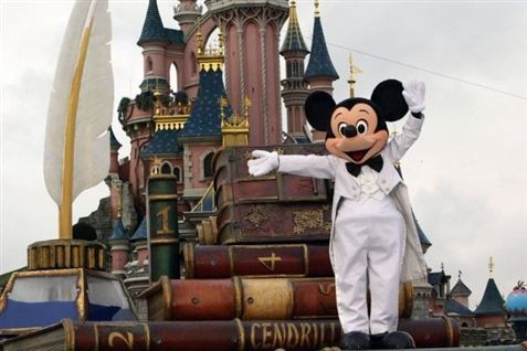 Disneyland rystet efter selvmord