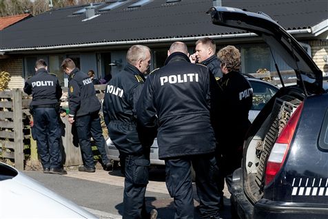 Krav: Af med striberne -  ud på gaden!