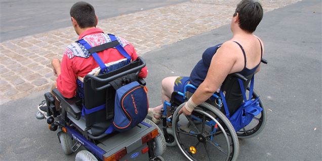 Handicappede skulle efter ny ordning have mulighed for at afgive arbejdsgiveransvaret. Men ordningen virker i de fleste kommuner ikke.